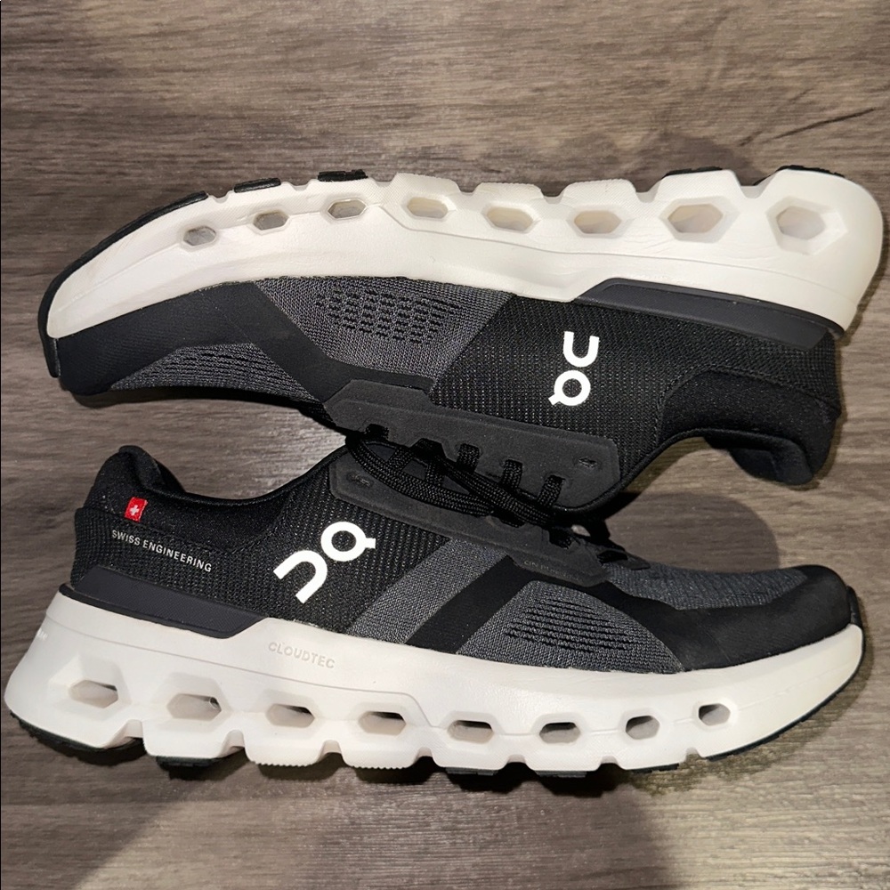On Cloudrunner 2 Women’s 8 Wide